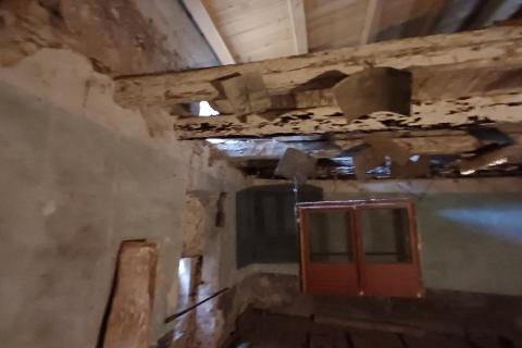 Istra, Peruški, stara zgrada za obnovu