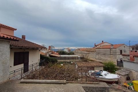 Istra, Peruški, stara zgrada za obnovu