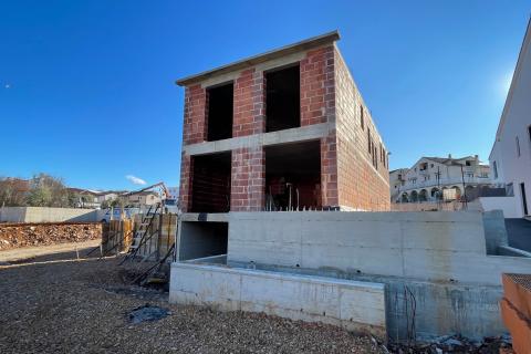 Otok Krk,Malinska,dvojna kuća u izgradnji,165 m2,pogled na more