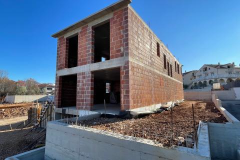 Otok Krk,Malinska,dvojna kuća u izgradnji,165 m2,pogled na more