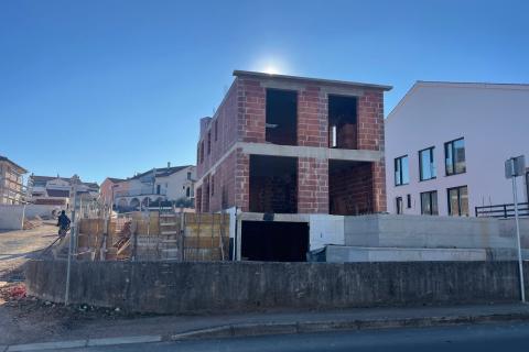 Otok Krk,Malinska,dvojna kuća u izgradnji,165 m2,pogled na more