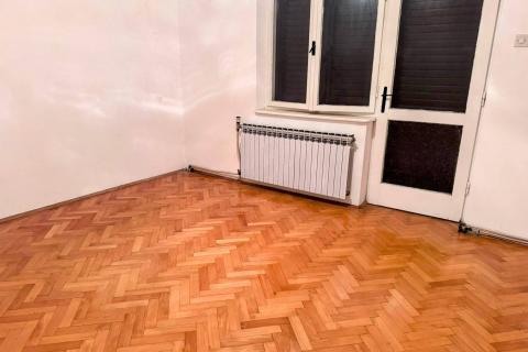 OTOK KRK,KORNIĆ kuća u nizu sa garažom i dvorištem