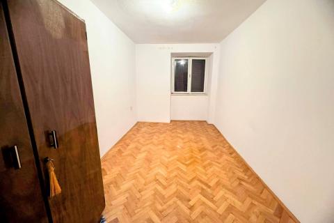 OTOK KRK,KORNIĆ kuća u nizu sa garažom i dvorištem