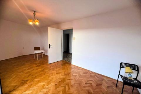 OTOK KRK,KORNIĆ kuća u nizu sa garažom i dvorištem