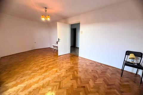 OTOK KRK,KORNIĆ kuća u nizu sa garažom i dvorištem