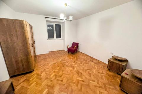 OTOK KRK,KORNIĆ kuća u nizu sa garažom i dvorištem