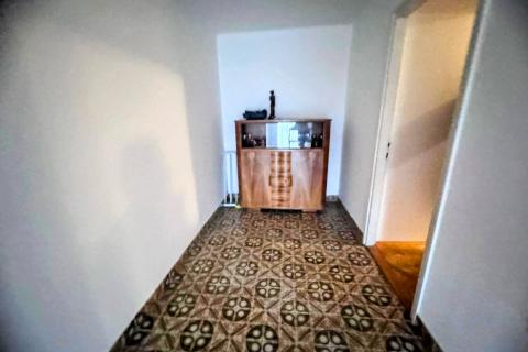 OTOK KRK,KORNIĆ kuća u nizu sa garažom i dvorištem