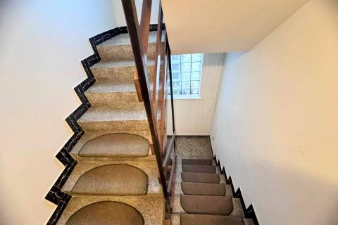 OTOK KRK,KORNIĆ kuća u nizu sa garažom i dvorištem