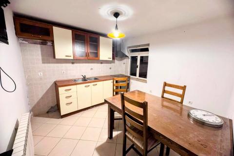 OTOK KRK,KORNIĆ kuća u nizu sa garažom i dvorištem