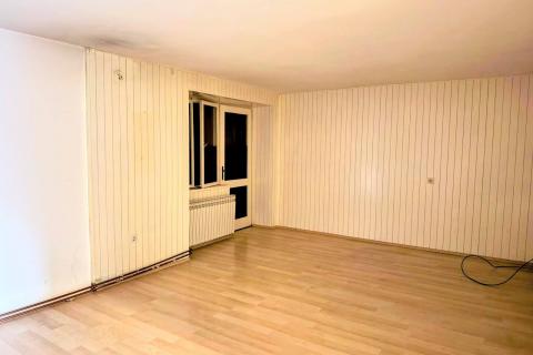 OTOK KRK,KORNIĆ kuća u nizu sa garažom i dvorištem