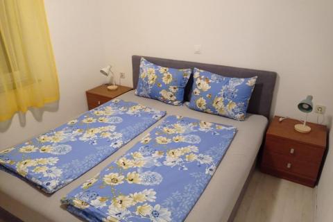 OTOK KRK-DOBRINJ samostojeća kuća sa dva stana i bazenom 