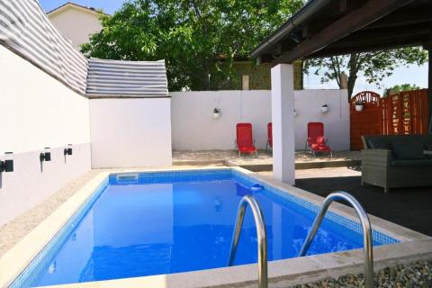 OTOK KRK-DOBRINJ samostojeća kuća sa dva stana i bazenom 