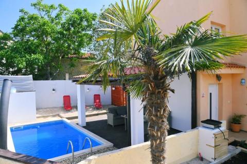 OTOK KRK-DOBRINJ samostojeća kuća sa dva stana i bazenom 