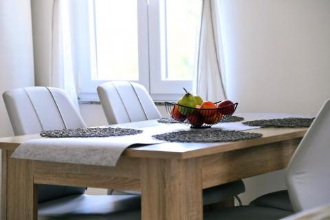 OTOK KRK-DOBRINJ samostojeća kuća sa dva stana i bazenom 