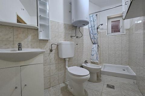 Istra, Buje, kuća u nizu