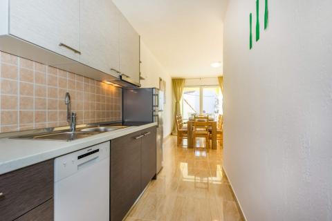 Crikvenica, Dramalj - Kuća sa bazenom i 4 parkinga, 250m2 