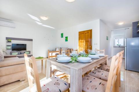 Crikvenica, Dramalj - Kuća sa bazenom i 4 parkinga, 250m2 