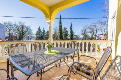 Crikvenica, Dramalj - Kuća sa bazenom i 4 parkinga, 250m2 