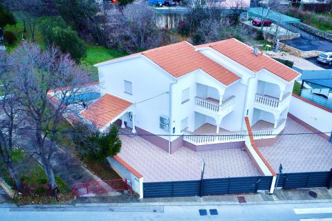 Crikvenica, Dramalj - Kuća sa bazenom i 4 parkinga, 250m2 