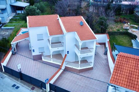 Crikvenica, Dramalj - Kuća sa bazenom i 3 parkinga, 200m2