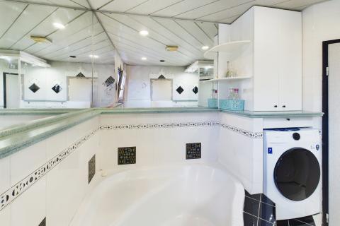 Istra, Umag - samostojeća apartmanska kuća, 100m od mora 