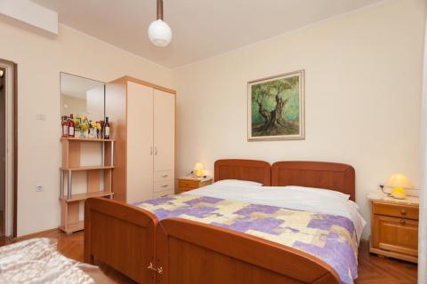 Istra, Umag - samostojeća apartmanska kuća, 100m od mora 