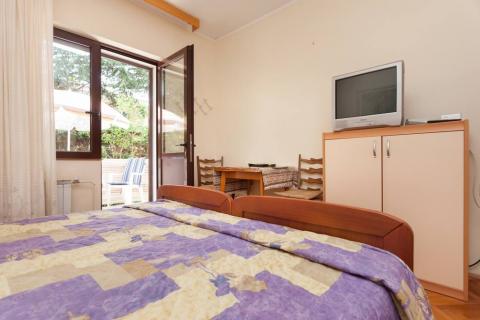 Istra, Umag - samostojeća apartmanska kuća, 100m od mora 