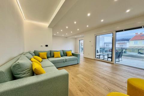 Crikvenica- luksuzna kuća sa 2 stana 292 m2, kvalitetna novogradnja