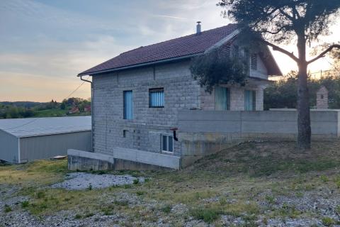 Zagreb - Dragonožec, INDUSTRIJSKA HALA 820m2 + kuća