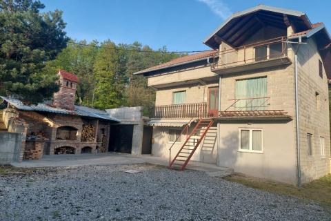 Zagreb - Dragonožec, INDUSTRIJSKA HALA 820m2 + kuća