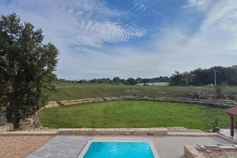 Istra,Štokovci-kuća s bazenom i okućnicom