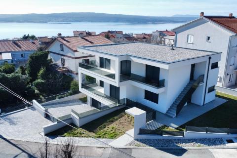 Crikvenica- luksuzna kuća sa 2 stana 292 m2, kvalitetna novogradnja