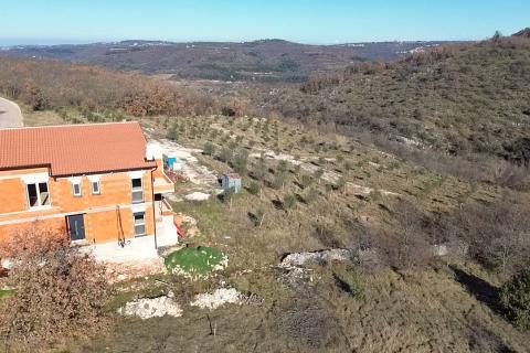 Istra, Buje okolica, kuća u izgradnji s bazenom