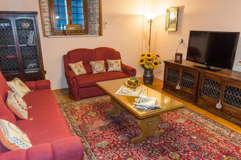 Istra,Pula okolica-uređena kamena kuća