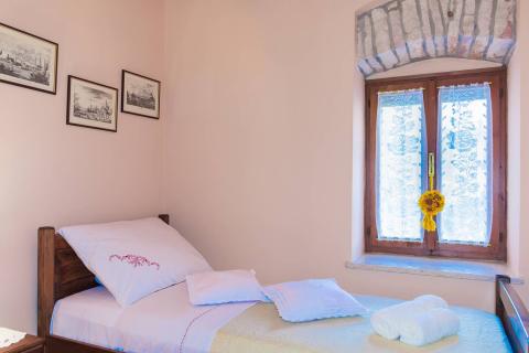 Istra,Pula okolica-uređena kamena kuća