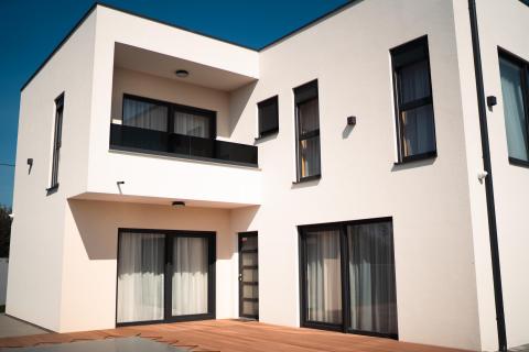 Istra,Pomer-moderna kuća s bazenom