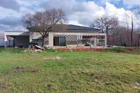 Istra, Baderna-kuća u visokoj roh-bau fazi 