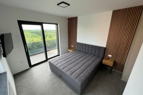 Istra,Svetvinčenat-moderna kuća sa bazenom u manjem mjestu