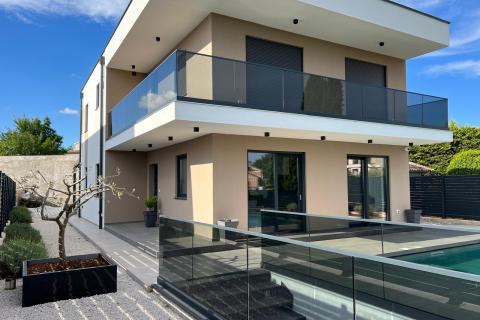 Istra,Svetvinčenat-moderna kuća sa bazenom u manjem mjestu