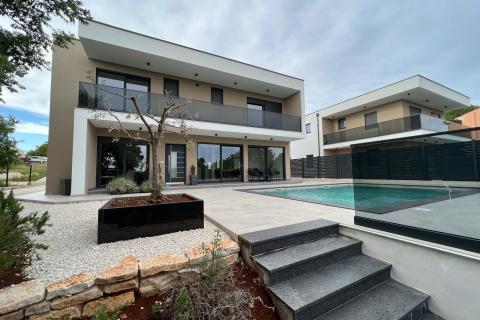 Istra,Svetvinčenat- moderna kuća sa bazenom u manjem mjestu