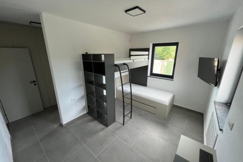 Istra,Svetvinčenat- moderna kuća sa bazenom u manjem mjestu