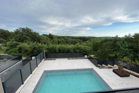 Istra,Svetvinčenat- moderna kuća sa bazenom u manjem mjestu