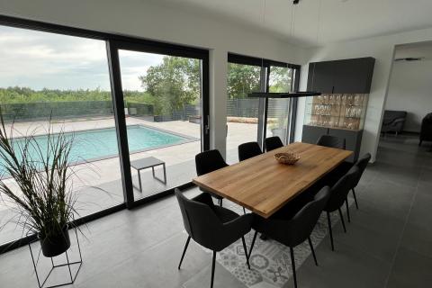 Istra,Svetvinčenat- moderna kuća sa bazenom u manjem mjestu