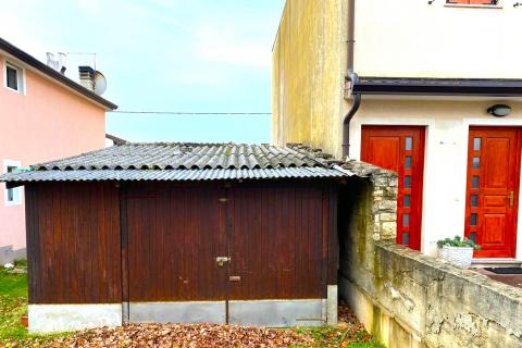 Istra,Novigrad-Kamena kuća u nizu