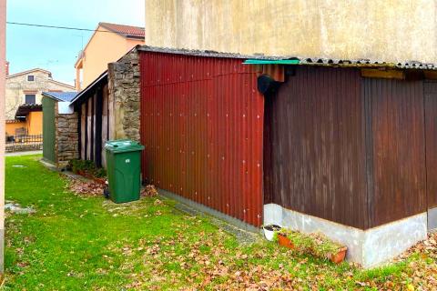 Istra,Novigrad-Kamena kuća u nizu