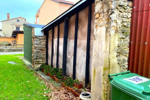 Istra,Novigrad-Kamena kuća u nizu