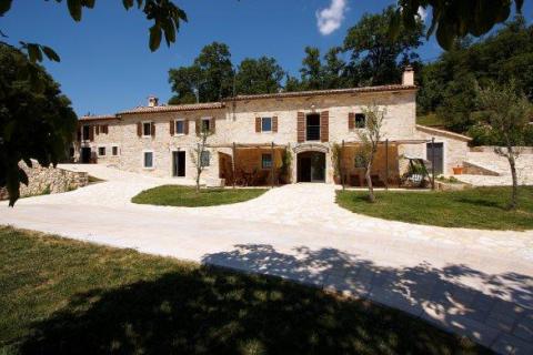 Istra, imanje s četiri kuće