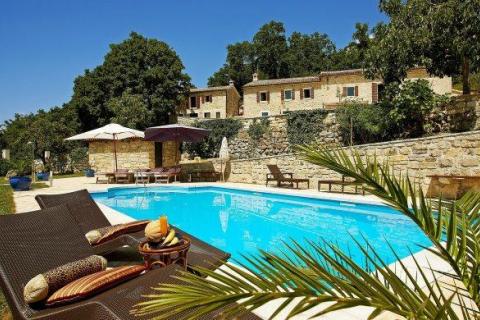 Istra, imanje s četiri kuće