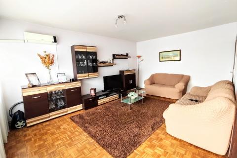 Karlovac, Grabrik - trosoban stan sa parkingom