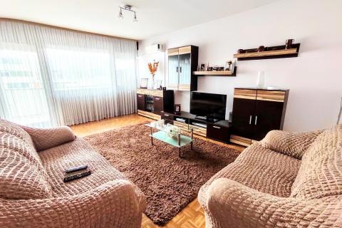 Karlovac, Grabrik - trosoban stan sa parkingom